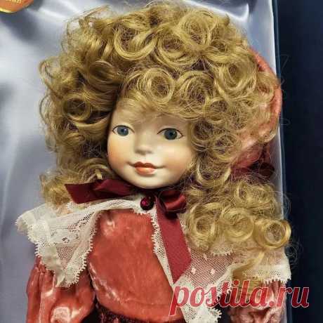 Винтаж: Винтажная фарфоровая кукла Мелани Инглэнд от Royal Doulton Heritage купить в интернет-магазине Ярмарка Мастеров по цене 13700 ₽ – WW1O8RU, Куклы винтажные, Рошаль - доставка по России Винтаж: Винтажная фарфоровая кукла Мелани Инглэнд от Royal Doulton Heritage в наличии в интернет-магазине на Ярмарке Мастеров - 55242872. Куклы винтажные от Antiq-vintag. Размер: 46 см. Материал: фарфор, бархат, шёлк. Гарантированная доставка по всей России. Отзывы реальных покупателей и фото