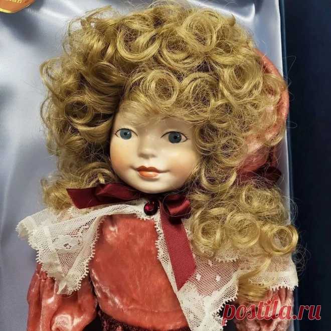 Винтаж: Винтажная фарфоровая кукла Мелани Инглэнд от Royal Doulton Heritage купить в интернет-магазине Ярмарка Мастеров по цене 13700 ₽ – WW1O8RU, Куклы винтажные, Рошаль - доставка по России Винтаж: Винтажная фарфоровая кукла Мелани Инглэнд от Royal Doulton Heritage в наличии в интернет-магазине на Ярмарке Мастеров - 55242872. Куклы винтажные от Antiq-vintag. Размер: 46 см. Материал: фарфор, бархат, шёлк. Гарантированная доставка по всей России. Отзывы реальных покупателей и фото