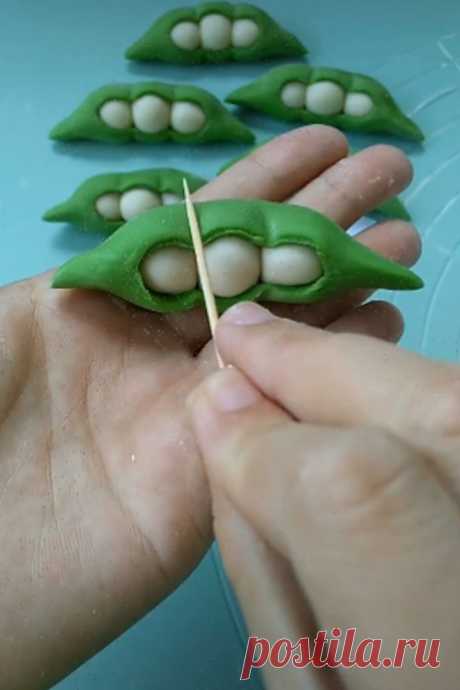 (7) Facebook
