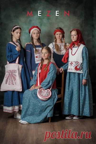 Ольга Стахеева
коллекция «Мезень»
(добавила в пост еще картинки с элементами мезенской росписи)