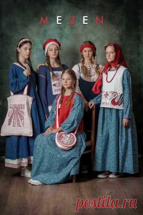 Ольга Стахеева
коллекция «Мезень»
(добавила в пост еще картинки с элементами мезенской росписи)