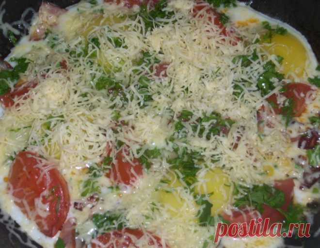 Яичница с мясом и помидорами - Простые рецепты Овкусе.ру