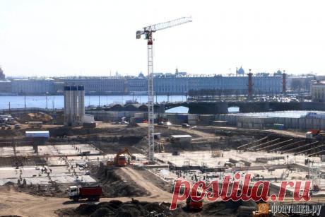 Судебный ли квартал? Репортаж: В распоряжении «Фонтанки» оказались фотоснимки строительной площадки комплекса Верховного суда на Петроградской стороне.На территории хорошо видны свайное поле и плиты под будущими сооружениями.