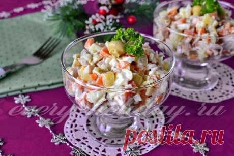 Салат с копченой курицей и грибами