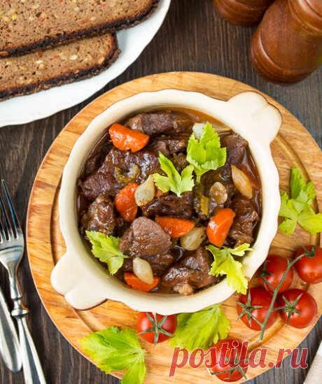Говяжья голяшка, тушенная в вине | Вкусный блог - рецепты под настроение