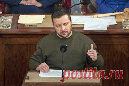 Историк раскрыла тайный политический инструмент Зеленского. Историк Эйнав Рабинович-Фокс рассказала, что президент Украины Владимир Зеленский использует одежду как символ и послание всему миру. По словам специалиста, военная одежда уже давно помогает государственным лидерам во всем мире формировать свой имидж, но важны детали.