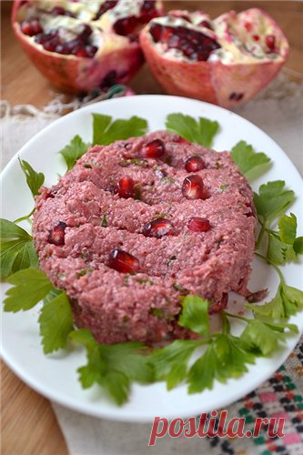 Пхали из свеклы и капусты Пхали это прекрасная, чаще пастообразная закуска. Нельзя сказать, что у него есть конкретный рецепт. Тут скорее есть только принцип: предварительно подготовленные овощи смешиваются с орехами, зеленью и специями, по желанию с гранатом. Основным компонентом может быть что угодно: картофель, свекла,…