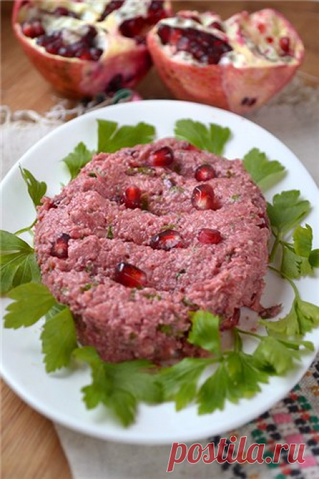 Пхали из свеклы и капусты Пхали это прекрасная, чаще пастообразная закуска. Нельзя сказать, что у него есть конкретный рецепт. Тут скорее есть только принцип: предварительно подготовленные овощи смешиваются с орехами, зеленью и специями, по желанию с гранатом. Основным компонентом может быть что угодно: картофель, свекла,…