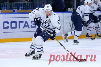 43-летний российский хоккеист-чемпион заявил о готовности возобновить карьеру. Трехкратный чемпион мира по хоккею в составе сорной России Алексей Терещенко заявил о готовности возобновить игровую карьеру. Он отметил, что держит себя в форме. «Если бы ко мне родное "Динамо" обратилось, то я бы попробовал себя. Нужны договоренности», — заявил 43-летний экс-форвард.