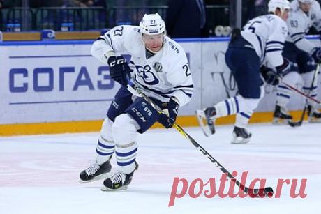 43-летний российский хоккеист-чемпион заявил о готовности возобновить карьеру. Трехкратный чемпион мира по хоккею в составе сорной России Алексей Терещенко заявил о готовности возобновить игровую карьеру. Он отметил, что держит себя в форме. «Если бы ко мне родное &quot;Динамо&quot; обратилось, то я бы попробовал себя. Нужны договоренности», — заявил 43-летний экс-форвард.