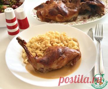 Запечённый кролик. Поскольку мясо кролика с низким содержанием жира, важно правильное приготовление, такое как предварительная жарка и медленное тушение в духовке, что решительно способствует тому, что мясо остается сочным и ароматным.