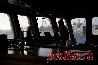 В США захотели требовать от импортеров подтверждение по морепродуктам. Таможенно-пограничная служба Соединенных Штатов решила требовать от импортеров подтверждение, что ввозимая ими рыба и морепродукты не из России. Власти США обязывают импортеров предоставлять самостоятельную сертификацию относительно того, что ввозимая ими продукция не включает каких-либо составляющих из России.