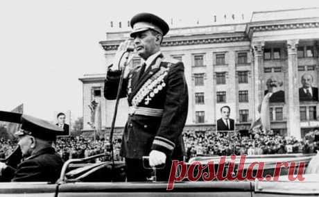 Համազասպ Խաչատուրի Բաբաջանյան - Амазасп Хачатурович Бабаджанян

5 (18) февраля 1906 года, село Чардахлы, Елизаветпольская губерния, ныне Шамкирский район, Азербайджан - 1 ноября 1977 года, Москва).
Советский военный деятель, Главный маршал бронетанковых войск (29 апреля 1975 года).
Герой Советского Союза (26 апреля 1944 года).