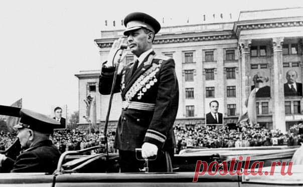 Համազասպ Խաչատուրի Բաբաջանյան - Амазасп Хачатурович Бабаджанян

5 (18) февраля 1906 года, село Чардахлы, Елизаветпольская губерния, ныне Шамкирский район, Азербайджан - 1 ноября 1977 года, Москва).
Советский военный деятель, Главный маршал бронетанковых войск (29 апреля 1975 года).
Герой Советского Союза (26 апреля 1944 года).