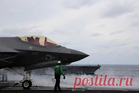 Раскрыта стоимость ведомого F-35. Перспективные ударно-разведывательные беспилотные летательные аппараты (БПЛА), которые в рамках программы Collaborative Combat Aircraft (CCA) создаются в интересах Военно-воздушных сил (ВВС) США в качестве ведомых истребителей пятого поколения F-35 Lightning II, будут стоить в три-четыре раза дешевле последних.