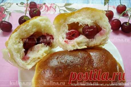 Пирожки с вишней - легкие, как пух, от души наполненные сладкой вишней
