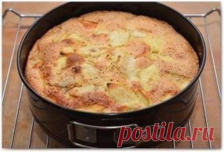 НУ ООООЧЕНЬ ВКУСНАЯ ШАРЛОТКА🍏
🍏Ингредиенты:
- 2-3 яблока,
- 1 чашка муки (чашка 240 мл),
- 1 чашка белого мелкого сахара,
- 3 крупных яйца,
- щепотка соли,
- 1/2 ч.л. корицы,
- 1/2 ч.л. ванильной эссенции,
- 1 ст. л. крахмала (по желанию),
- сахарная пудра для присыпки (по желанию).
🍏Приготовление:
Нагреваем духовку до 180 градусов. Смешиваем муку, соль и корицу. Если добавляете крахмал, то и крахмал. Взбиваем яйца и сахар, пока масса немного не посветлеет и немного увелич