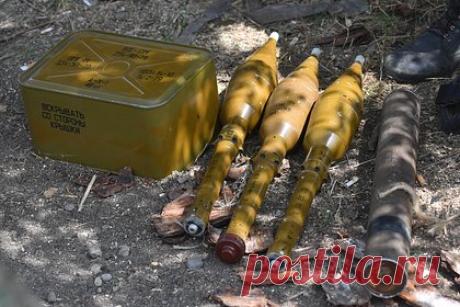 В Крыму заявили о детонации на складе боеприпасов после атаки беспилотников ВСУ. В результате атаки беспилотников Вооруженных сил Украины (ВСУ) на инфраструктурные объекты Крыма произошла детонация на складе боеприпасов в Красногвардейском районе. Об этом сообщил глава республики Сергей Аксенов в своем Telegram-канале в субботу, 22 июля. В результате взрыва никто не пострадал.