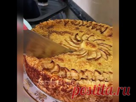 Творожно-яблочный пирог Ингредиенты: 🧺Мука - 400 гр 🧺Сахар - 400 гр 🧺Сливочное масло - 200 гр 🧺Яйцо - 4 шт 🧺Творог - 200 гр 🧺Яблоко - 4 шт 🧺Разрыхлитель - 2 ч.л 🧺Корица - 0,5 ч.л 🧺Ванилин - щепотка Приготовление: 1️⃣ Муку растираем с сахаром (100 гр), маслом, ванилином, корицей и разрыхлителем в крошку. 2️⃣ Яблоки (3,5..