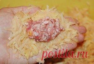 Картофельные зразы с мясным фаршем
Секрет этих зразов в терке, нужно использовать крупную, а не мелкую 
Действительно получается совершенно другой вкус.
Хрустящая корочка и нежная сердцевинка.
Я теперь делаю зразы только так.
Ингредиенты и способ приготовления смотрите на нашем сайте: http://chudopovarenok.ru/recipes/7855/kartofelnye-zrazy.html