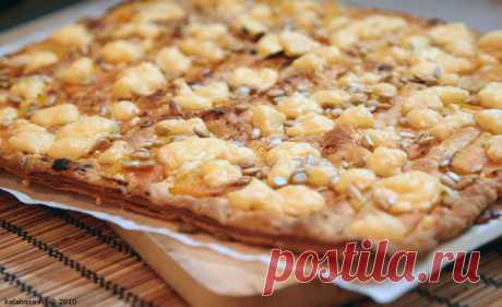 Любимый осенний пирог с тыквой, сыром и семечками.