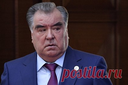 Таджикистан попросил ЕС помочь с укреплением границы с Афганистаном. Президент Таджикистана Эмомали Рахмон попросил у Евросоюза помощи в укреплении границы с Афганистаном. Глава государства заявил, что территория Афганистана превратилась в рассадник международного терроризма, а страна продолжает оставаться одним из крупнейших в мире производителей наркотиков.