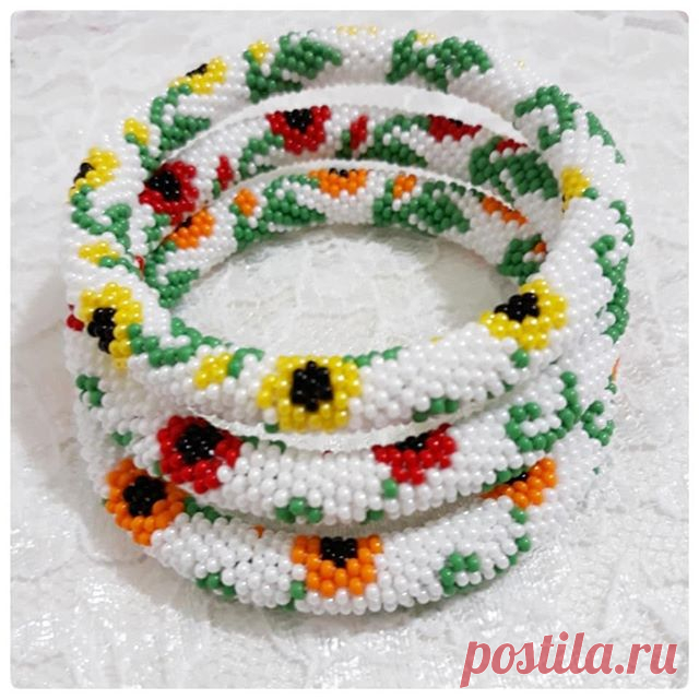 Çok sorulan gelincikli modelimiz
@mutlucesni farkıyla 
#bileklik #bohem #bohembileklik #hapishaneişi #bracelet  #miyukibeads #white #yellow #biser_prodaja #jewellery #takitasarim #delicabeads #miyuki #miyukibileklik #sablon #gunaydinn #gift #hediye #handmade #elyapımı #sun #goodmorning #flowers #cherry #cherryflowers #deryaligunler #sunflower  #instadaily #instagood #red
