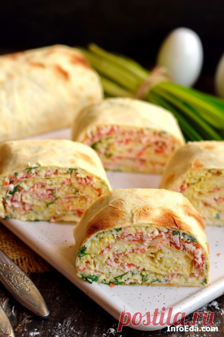 Рулет из лаваша с крабовыми палочками, сыром и яйцом