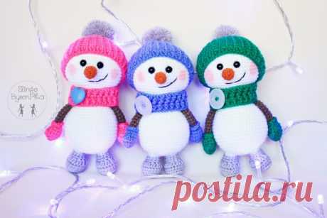 Снеговичок
Шедевры амигуруми - ЛУЧШЕЕ из мира амигуруми!!
Источник: https://vk.com/wall-48143171_46642

Описание автора:

Вам понадобится:

- пряжа белого цвета
- пряжа серого цвета
- пряжа коричневого цвета
- пряжа оранжевого цвета
- пряжа любого яркого цвета для одежды
- глазки/бусины/полубусины (~8 мм)
- наполнитель для игрушек
- пуговица для снуда

Условные обозначения:

СБН – столбик без накида
ПР – прибавка
УБ – убавка
ВП – воздушная петля
ПССН – полустолбик с накидо...