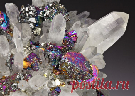 Найдено на сайте fuckyeahmineralogy.tumblr.com.