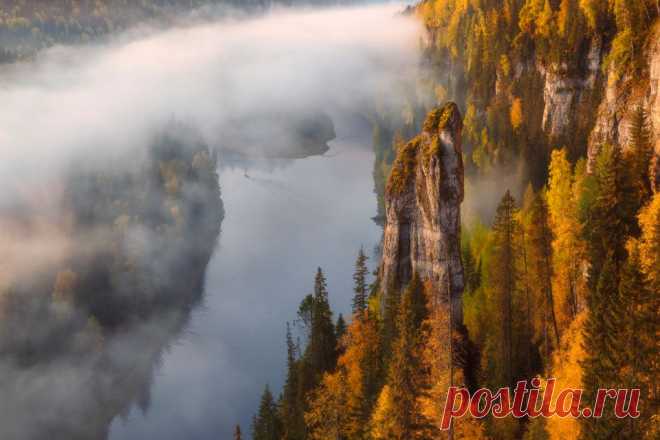 Потрясающий вид на уральскую тайгу. Чертов палец — один из усьвинских столбов. Dmitry Ilyshev