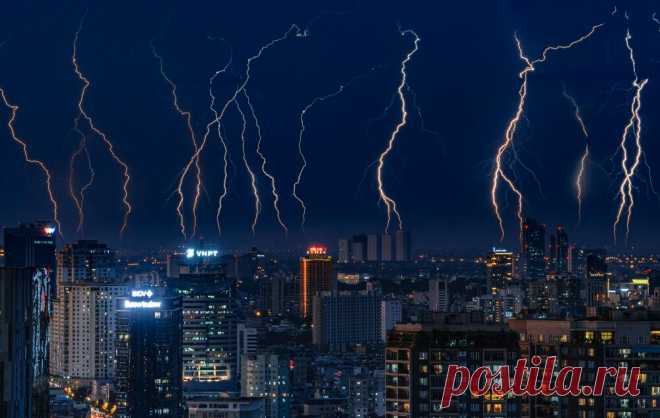 «Гром и молния»: 15 ярких фотографий, где разразившаяся стихия атакует город | Российское фото | Яндекс Дзен