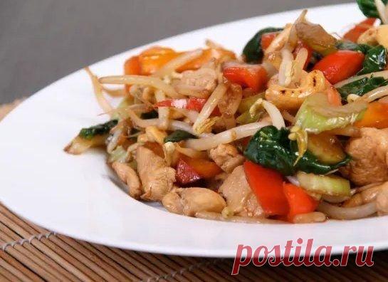 Соте из курицы и овощей | Вкусная еда Пульс Mail.ru Рецепт соте из курицы и овощей прост и быстр в приготовлении, он идеально подходит для подачи, когда к нам приходят гости или когда мы хотим насладиться более легким и здоровым ужином.