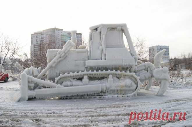 The day after tomorrow или одна неделя портового города  Это не кадры очередного апокалиптического фильма из Голливуда, а последствия уникального природного явления – новороссийской боры (она же норд-ост). По сути, бора – это чудовищной силы холодный ветер, возникающий, когда поток холодного воздуха встречает на своём пути возвышенность,...