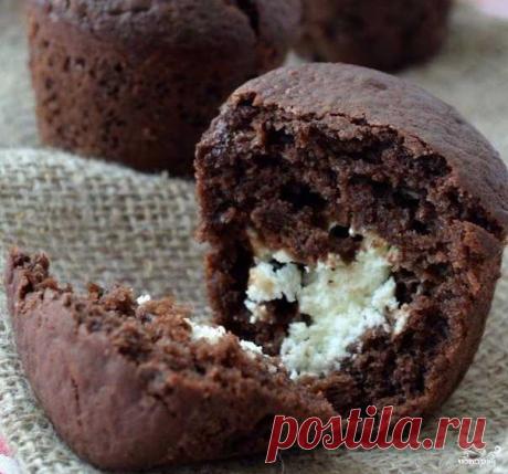 АРОМАТНЫЕ МАФФИНЫ: ТОП-9 ВКУСНЫХ РЕЦЕПТОВ 
Отличная выпечка к чаю 

1) МАФФИНЫ С ШОКОЛАДОМ И КЛЮКВОЙ 

ИНГРЕДИЕНТЫ:
● Мука 200гр
● рызрыхлитель 1ч.л.
● сода 1ч.л.
● натуральный йогурт 120мл
●сливочное масло 115 гр.
● сахар 100 гр.
● тростниковый сахар 50 гр.
● белый шоколад 100гр.
● замороженная клюква 150 гр.
●яйца 2 шт.
● Ванильный сахар с натуральной ванилью 1 уп.

ПРИГОТОВЛЕНИЕ:
Масло комнатной температуры смешать с сахаром, добавить йогурт, и яйца. Муку смешать с разр...