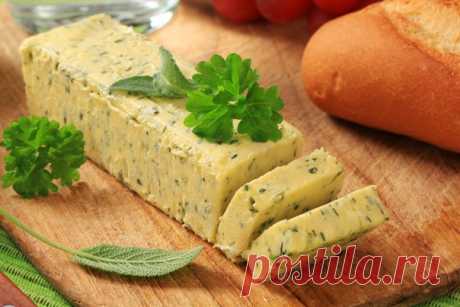ЛЕЧЕБНОЕ МАСЛО ДЛЯ ЖЕЛУДКА

- 200 г размягченного сливочного масла,
- 1 чайная ложка сухой травы тысячелистника,
- 1 чайная ложка сухого зверобоя,
- 1 столовая ложка сухих цветов календулы.

Берем вышеуказанные травы, измельчаем их в порошок при помощи кофемолки. Смешиваем полученный порошок со сливочным маслом. У нас получится душистое травяное масло.

На ломтик хлеба (черного, пшеничного или гречневого) намазываем 1 чайную ложечку полученного травяного масла. Едим за пол...