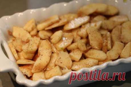 Яблоки, запеченные в духовке кусочками