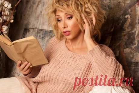 Первоклашка Елена Воробей: певица вспомнила себя в детстве и попробовала повторить гримасу