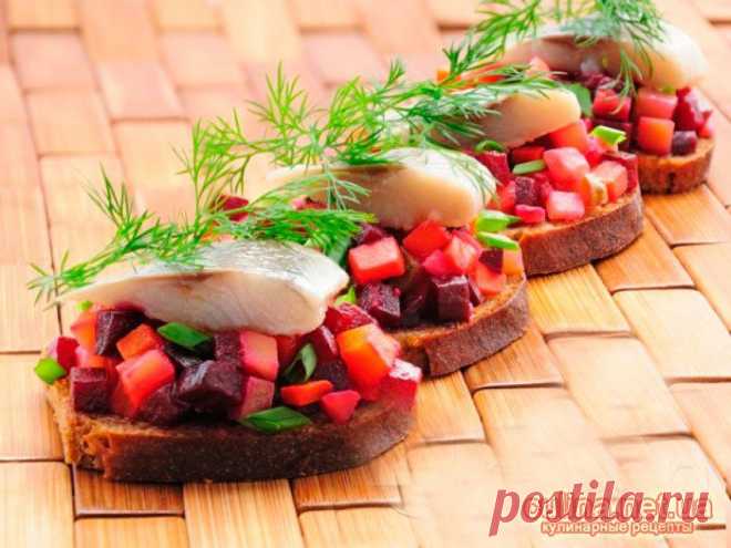 Рецепт канапе с селедкой | праздничные бутерброды с фото