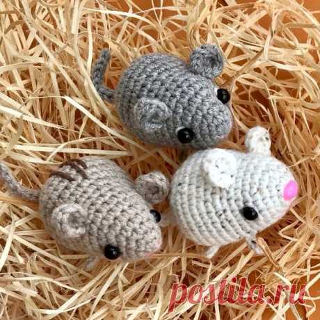 PDF Экспресс-мышь за 5 минут крючком. FREE crochet pattern; Аmigurumi animal patterns. Амигуруми схемы и описания на русском. Вязаные игрушки и поделки своими руками #amimore - мышь, мышка, маленький мышонок, крыса.