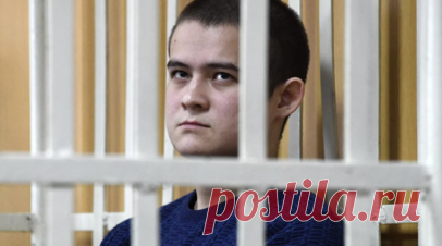 Расстрелявший сослуживцев Шамсутдинов пытается уйти на СВО, но безуспешно. Осуждённый за расстрел восьми сослуживцев солдат-срочник Рамиль Шамсутдинов хочет уйти на СВО, но Минобороны не заключает с ним контракт. Это подтвердил RT его адвокат Руслан Нагиев. По его словам, Шамсутдинов с первого дня пытается отправиться в зону спецоперации. Читать далее