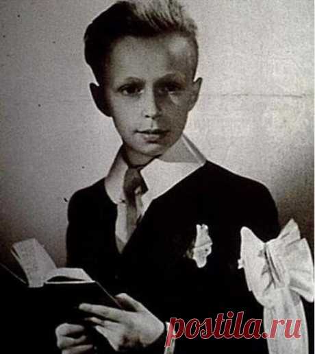 Пьер Ришар - примерный ученик
Франция, 1943 г.