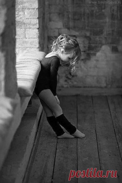 Кто-то всегда будет красивей тебя..
Кто-то всегда будет умней тебя..
Кто-то всегда будет моложе тебя..
Но они никогда не будут тобой..
________________________________Kanye West