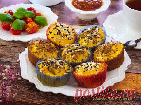 Маффины с фетой и вялеными томатами. Сочные, воздушные, нежные, ароматные маффины, которые можно брать с собой на перекус или подать к чаю. Вместо феты можно использовать брынзу, а вот вяленые томаты (их можно купить или приготовить самим) заменять не советую, именно они придают интересный вкус маффинам.