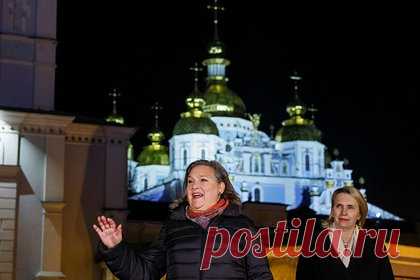 Нуланд прибыла в Киев после заявлений об отставке Залужного. Заместитель госсекретаря США по политическим делам Виктория Нуланд прибыла в Киев, чтобы оценить обстановку на фоне конфликта Владимира Зеленского и главнокомандующего Вооруженными силами Украины Валерия Залужного. При этом он отметил, что навряд ли перед ней стоит цель помирить президента и главкома ВСУ.
