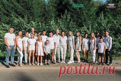 Участницы конкурса «Это у нас семейное» поделились секретами воспитания. В преддверии Дня матери, который отмечается в России 30 ноября, многодетные мамы — участницы всероссийского конкурса «Это у нас семейное» президентской платформы «Россия — страна возможностей» — поделились своими историями и секретами воспитания.