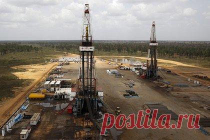 Китаю стало сложнее покупать нефть у Венесуэлы после снятия санкций США. Приостановка на полгода санкций США в отношении венесуэльской нефти привела к перебоям в закупках со стороны независимых китайских нефтеперерабатывающих заводов, бывших крупнейшими клиентами на этом рынке. Hа фоне значительных расхождений в ценах предложения они сейчас пытаются договориться с продавцами, узнали СМИ.