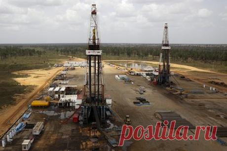 Китаю стало сложнее покупать нефть у Венесуэлы после снятия санкций США. Приостановка на полгода санкций США в отношении венесуэльской нефти привела к перебоям в закупках со стороны независимых китайских нефтеперерабатывающих заводов, бывших крупнейшими клиентами на этом рынке. Hа фоне значительных расхождений в ценах предложения они сейчас пытаются договориться с продавцами, узнали СМИ.