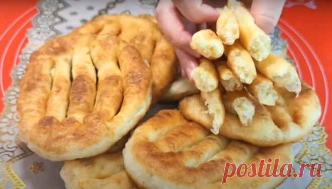 Беру картофель и манку. Пирожки теперь не готовлю, нашла рецепт проще: вкусные картофельные лепешки