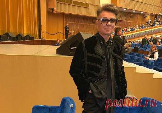 Валентин Юдашкин поздравил маму с днем рождения: 74-летняя Раиса помогает сыну в работе